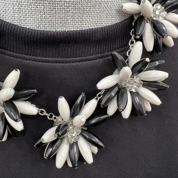 Vintage Bakelite Black and White Floral Statement Necklace - Picture 3 of 5